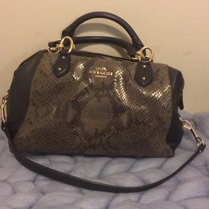 Like new Coach purse!!